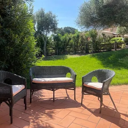 Louise, Via Romangia 22 A, Stintino. * Stintino